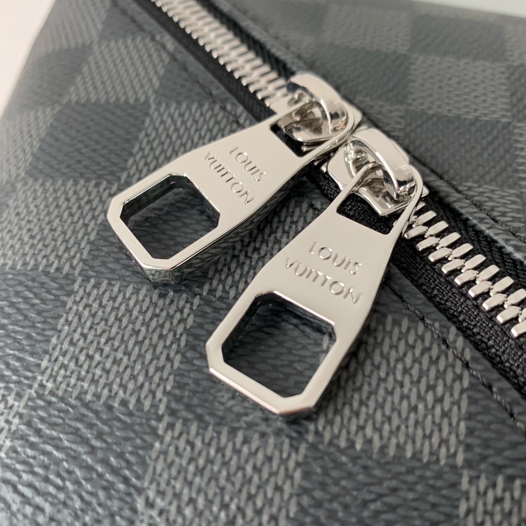 l**is V*t*n toiletry bag 2 compartments-24*13*13cm