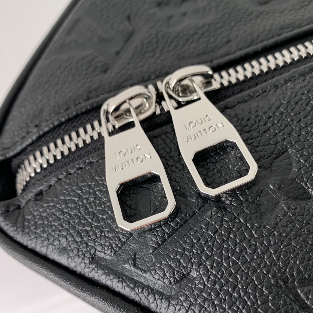 l**is V*t*n toiletry bag 2 compartments-24*13*13cm