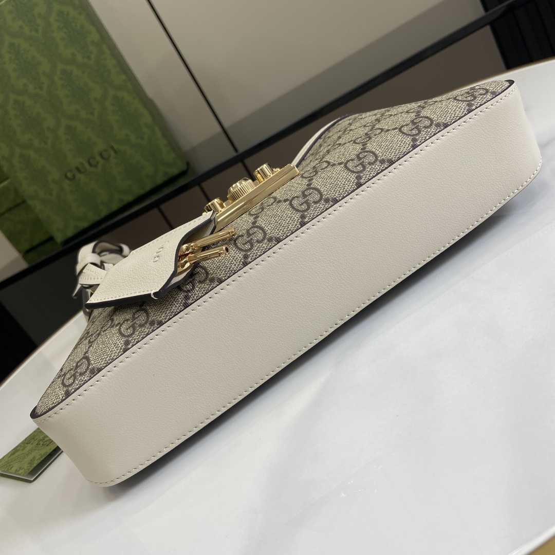 G*u*i padlock bag-26.5 x 13.5 x 4.5cm