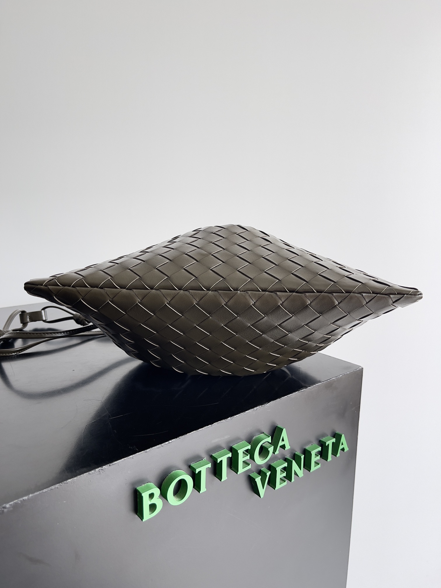 Bo*te*ga ve*ne*ta dustbag-32*23*1cm