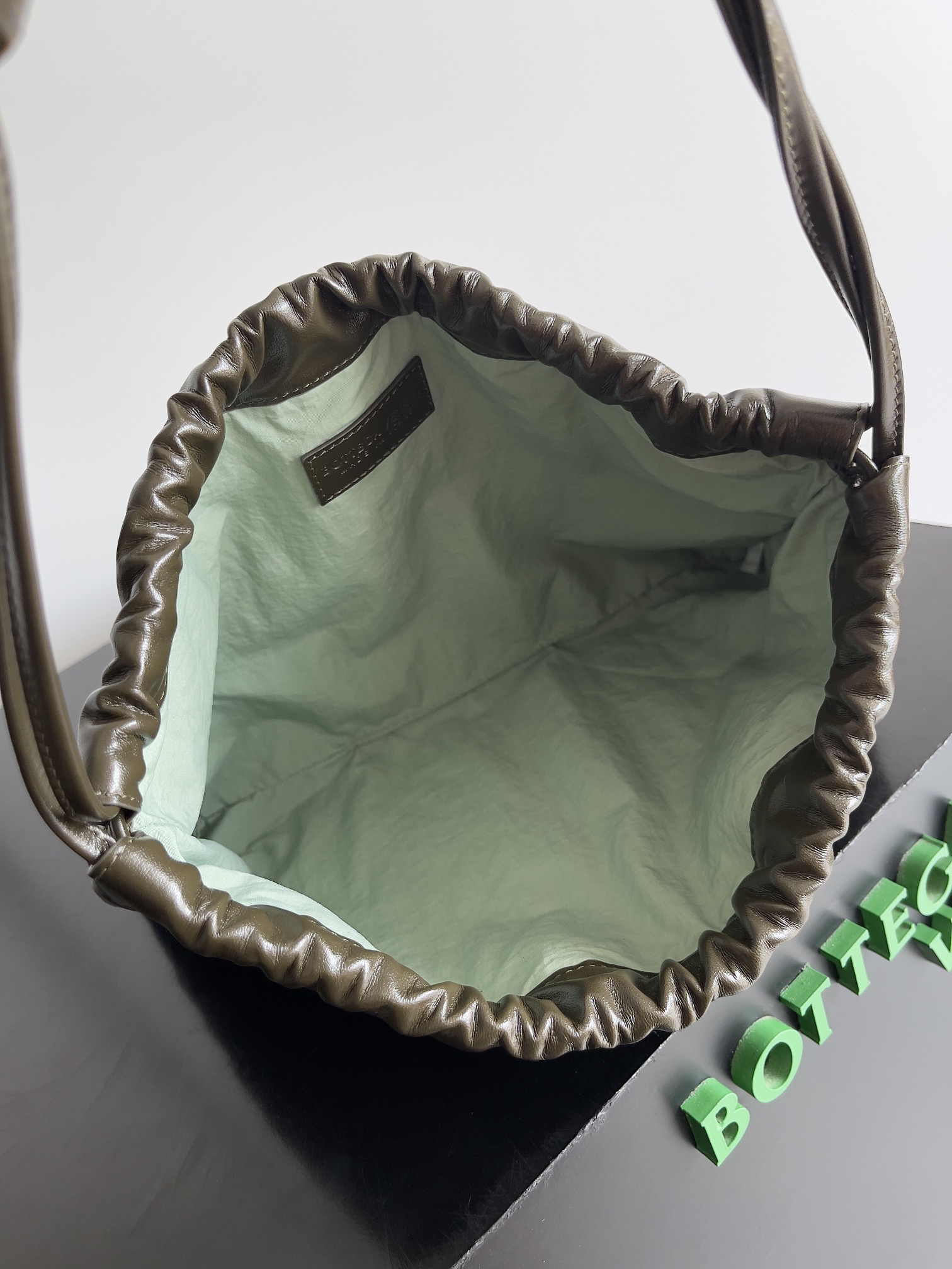 Bo*te*ga ve*ne*ta dustbag-32*23*1cm