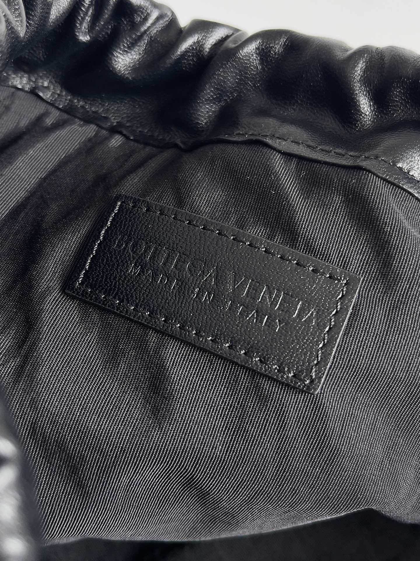 Bo*te*ga ve*ne*ta dustbag-32*23*1cm