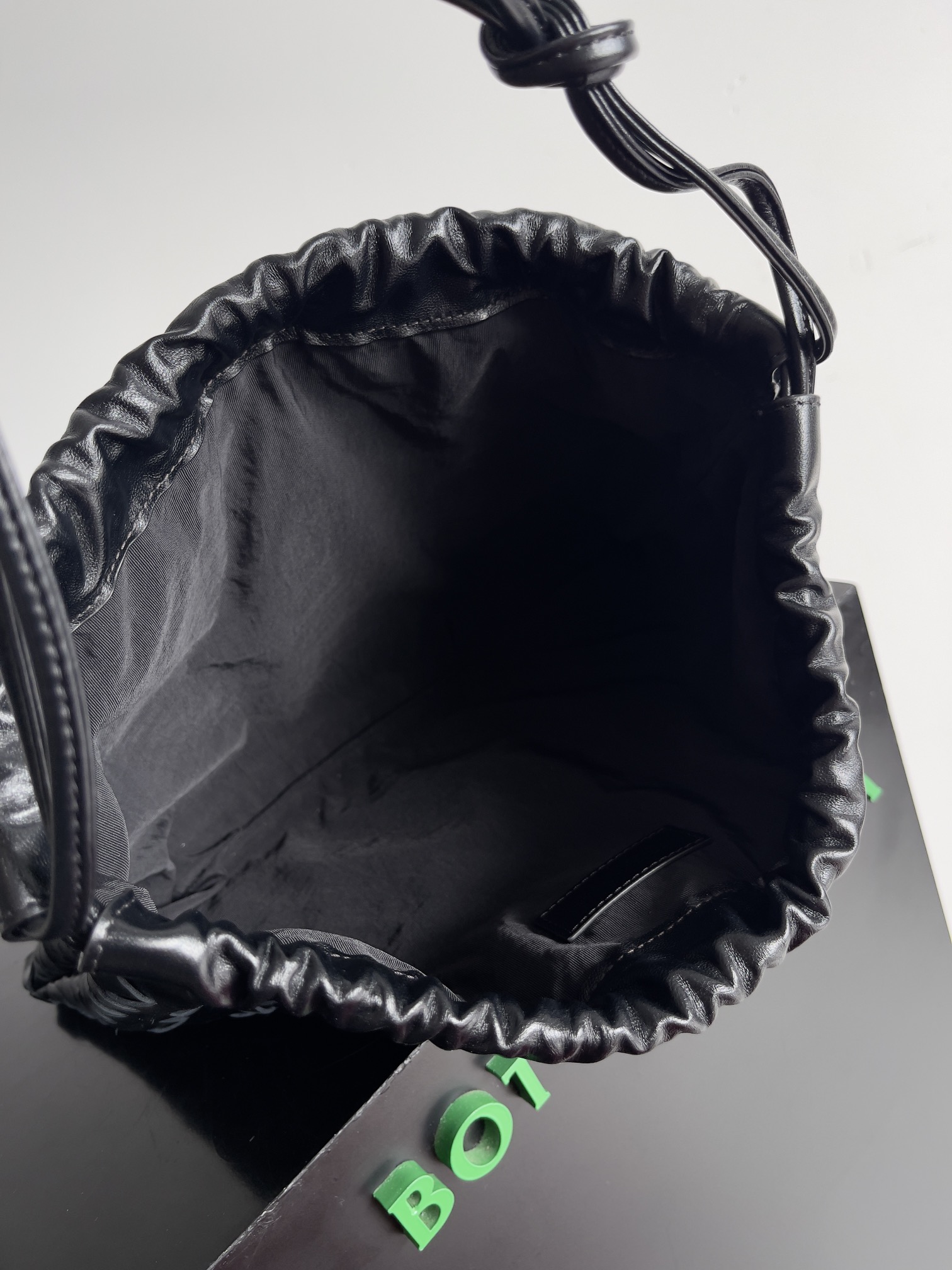 Bo*te*ga ve*ne*ta dustbag-32*23*1cm