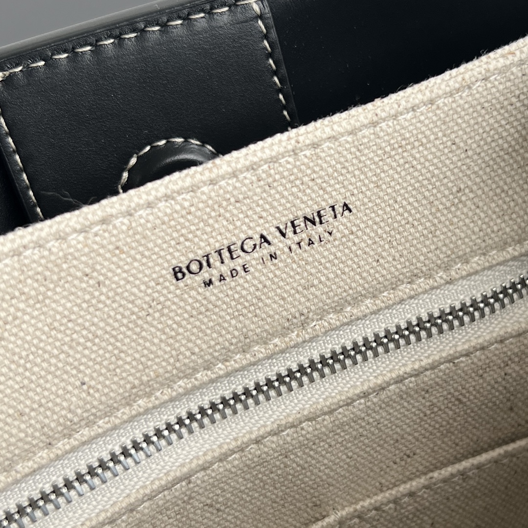 Bo*te*ga ve*ne*ta andiamo-25*22*10.5cm