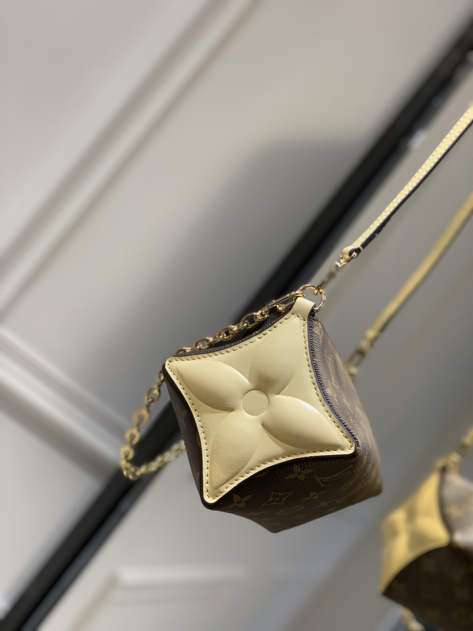 l**is V*t*n bloom pouch-m11303-22.5*13*13cm