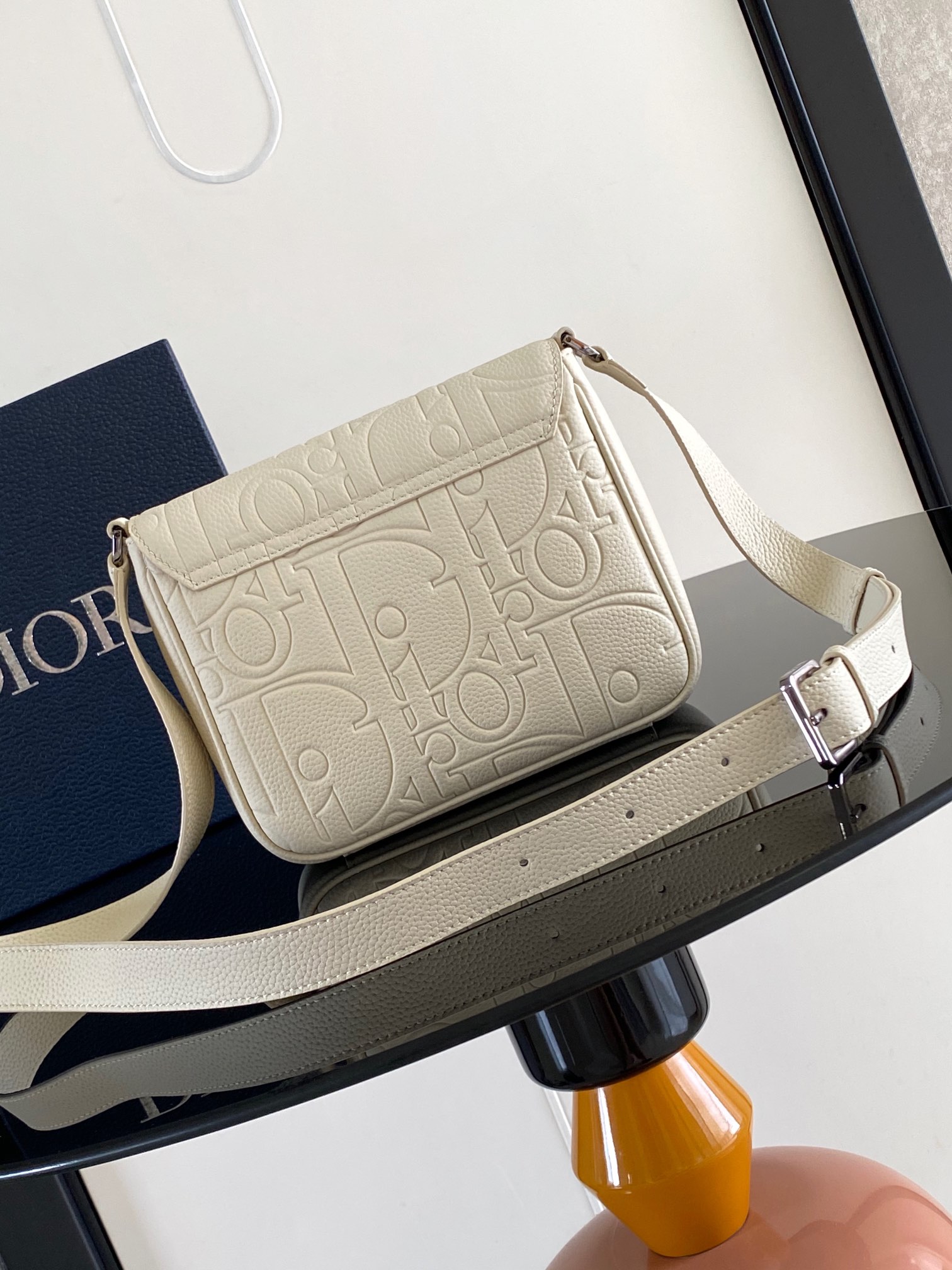 D*or men messenger bag-21 x 18 x 6cm