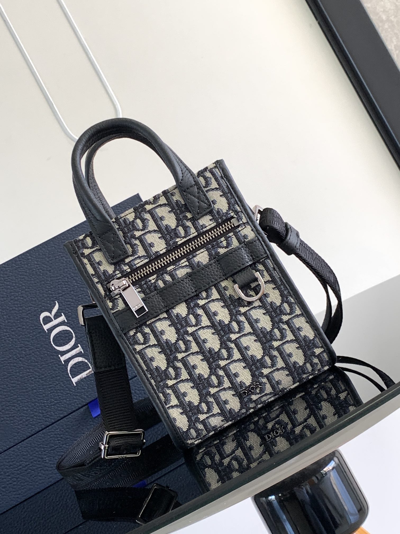 d*or safari N0*H-south bag-14 x 19 x 6.5cm