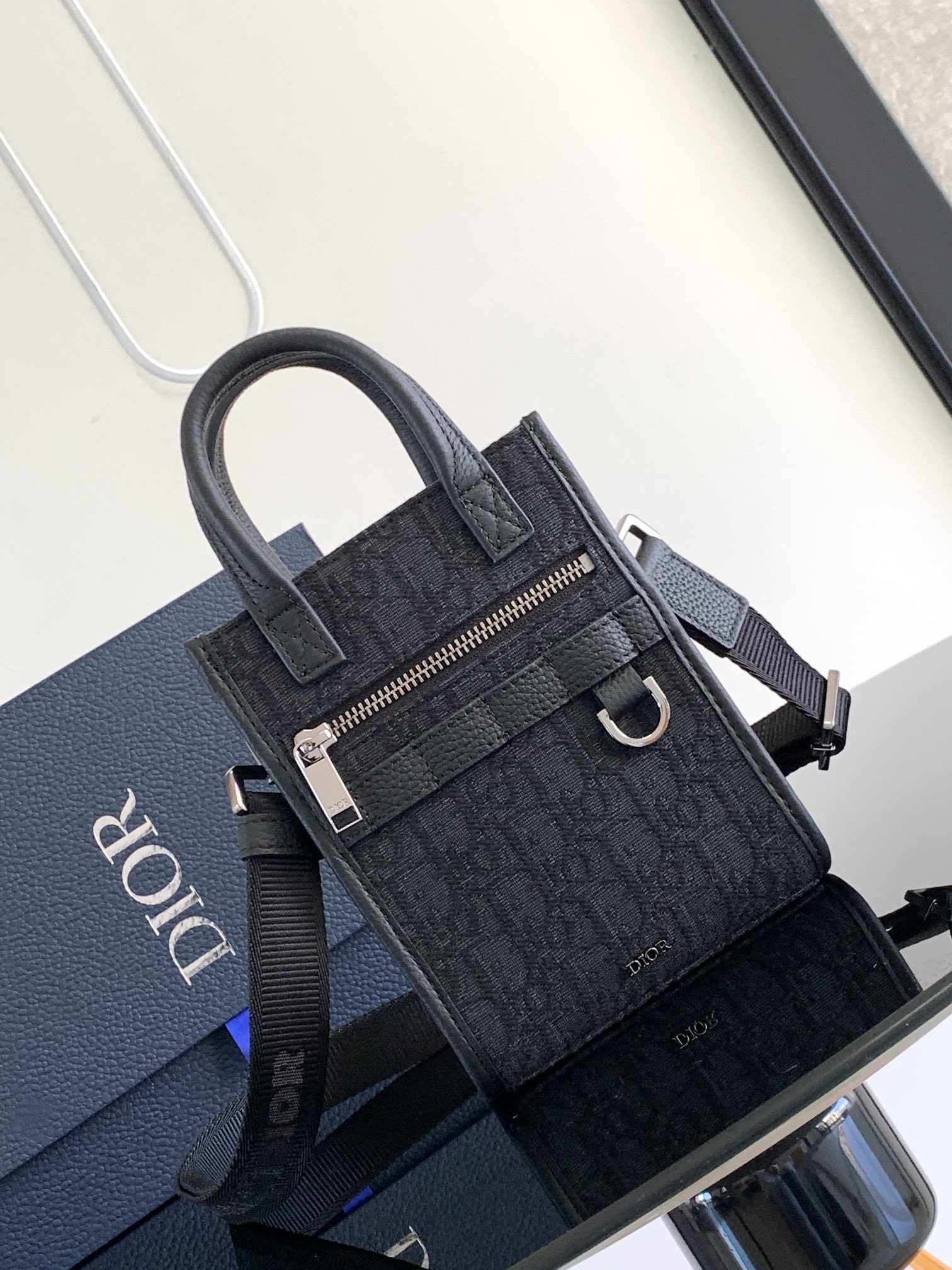 d*or safari N0*H-south bag-14 x 19 x 6.5cm