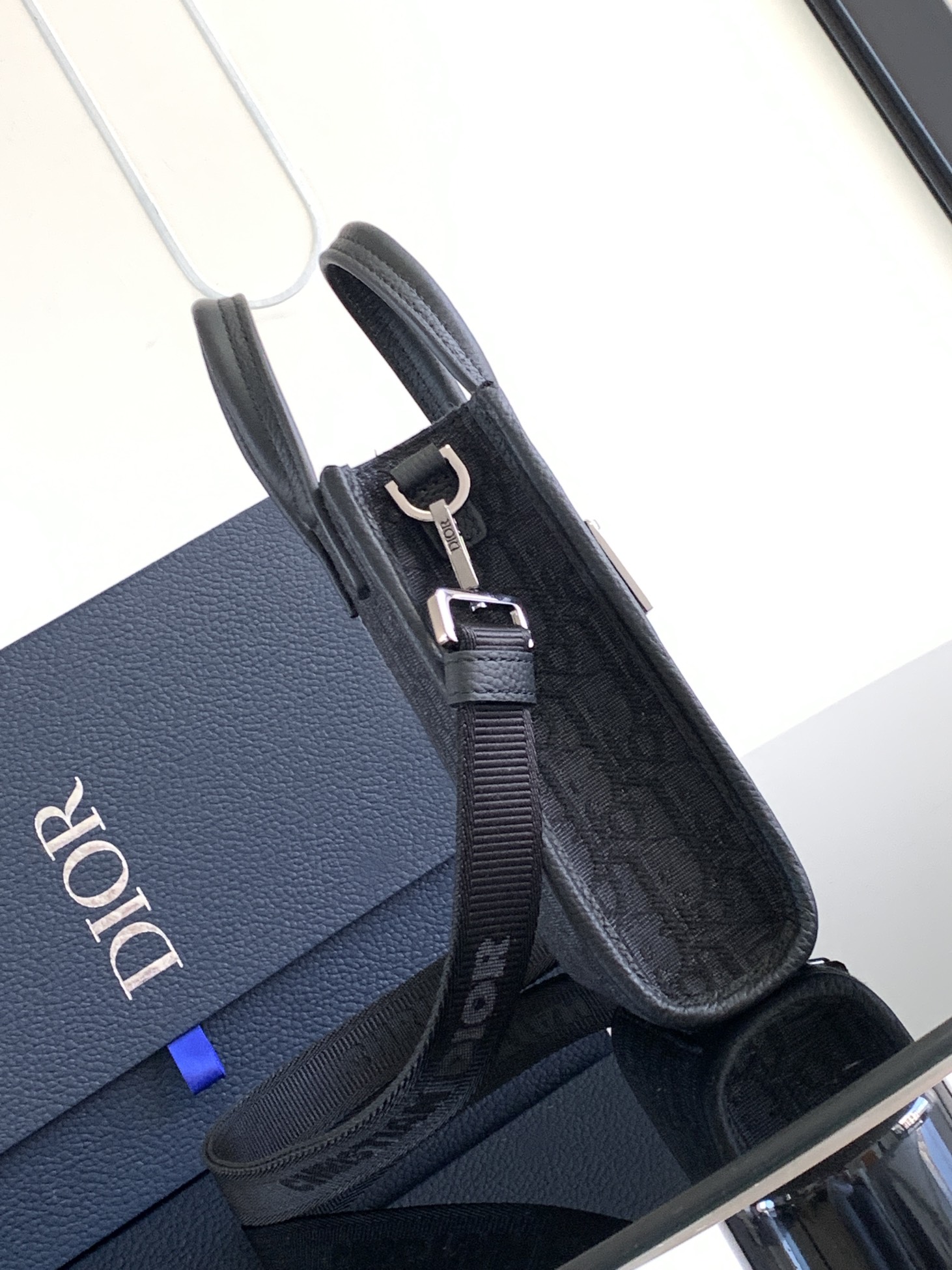 d*or safari N0*H-south bag-14 x 19 x 6.5cm