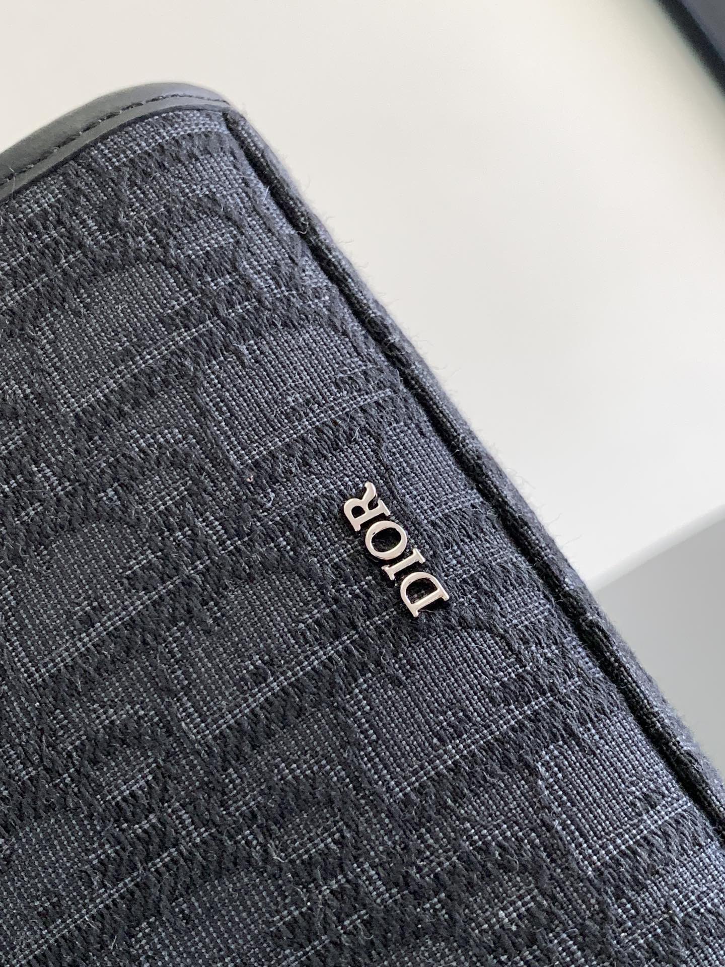 d*or safari N0*H-south bag-14 x 19 x 6.5cm