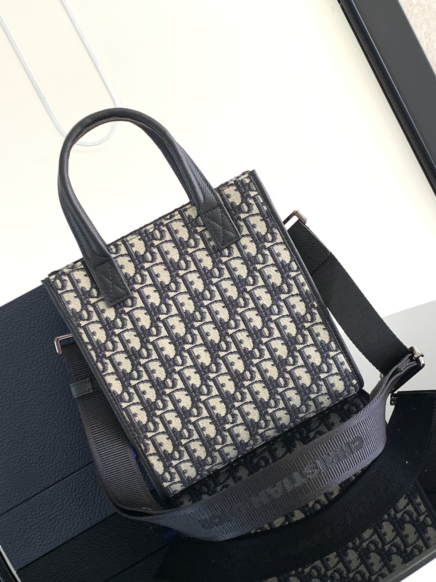 d*or safari N0*H-south bag-21 x 23.5 x 7.5cm