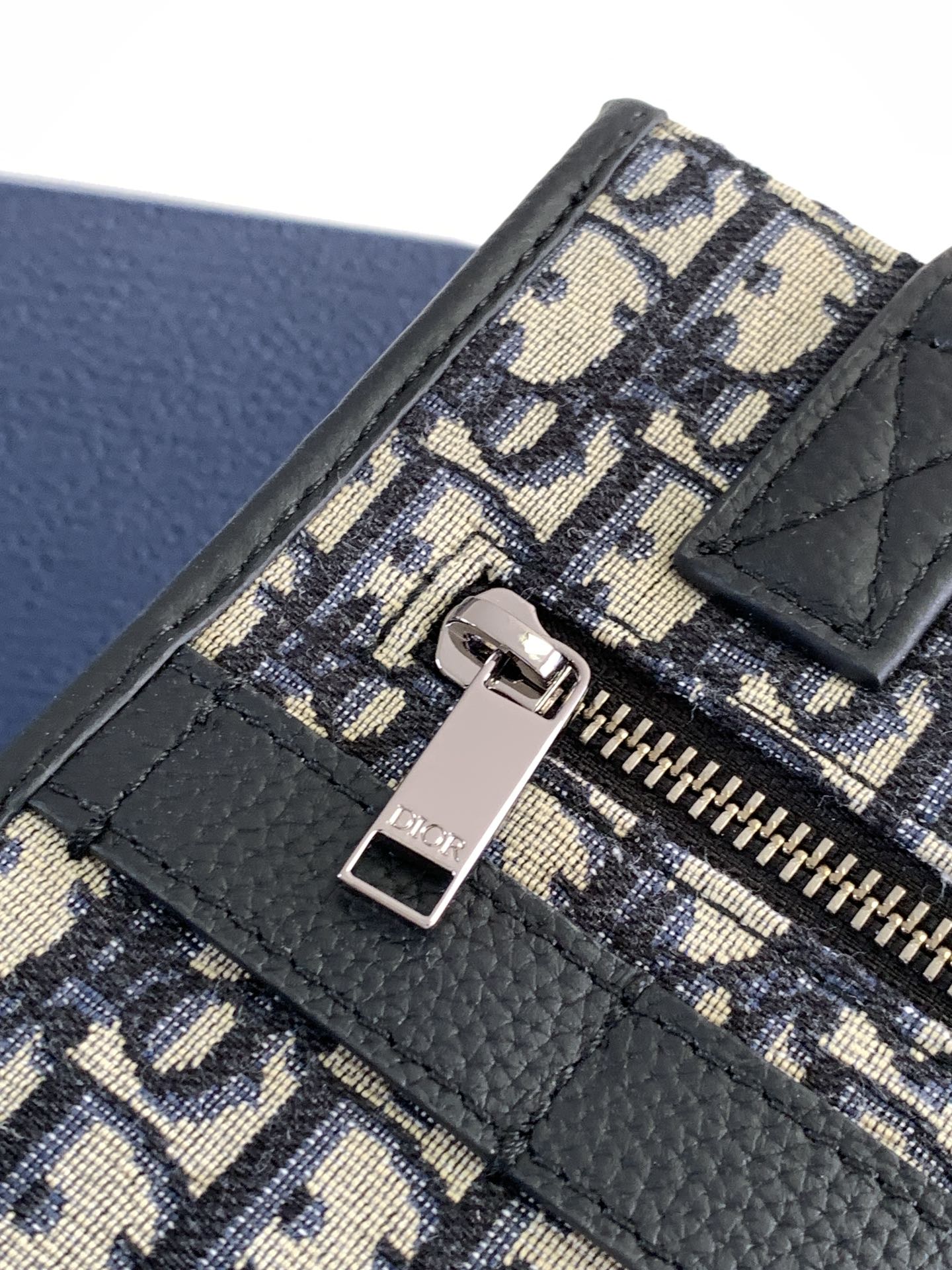 d*or safari N0*H-south bag-21 x 23.5 x 7.5cm