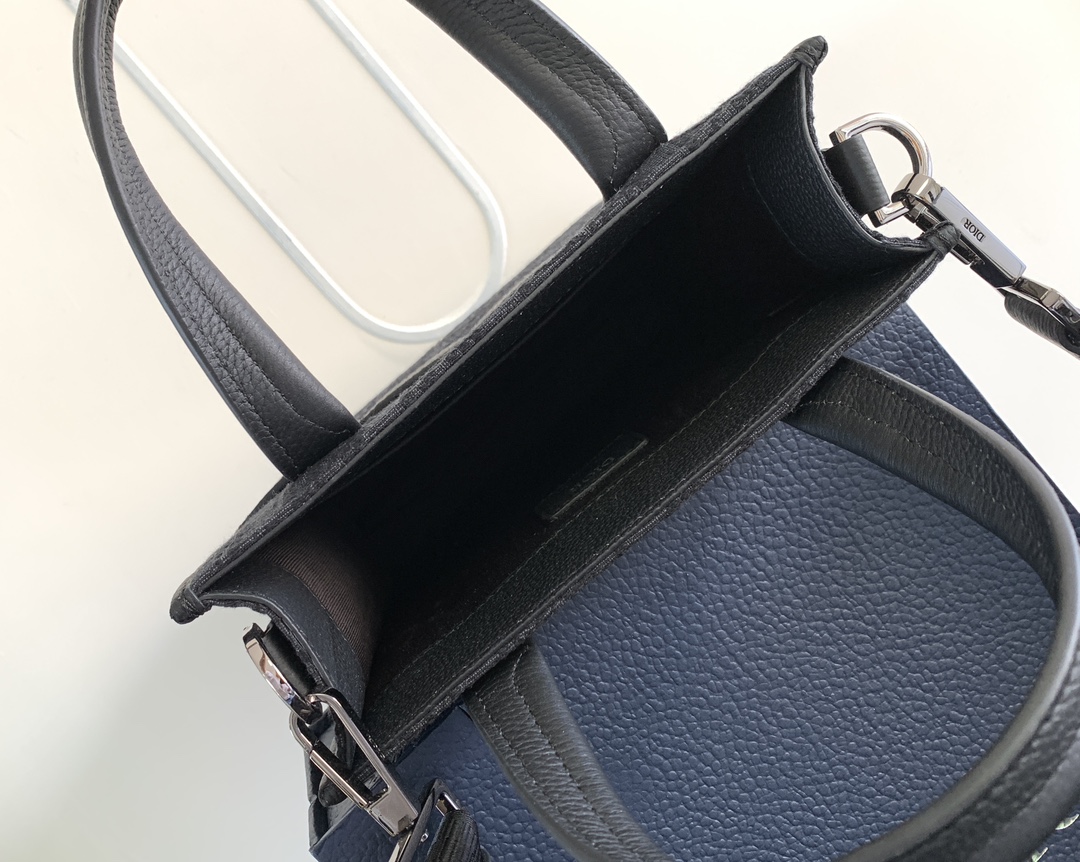 d*or safari N0*H-south bag-21 x 23.5 x 7.5cm