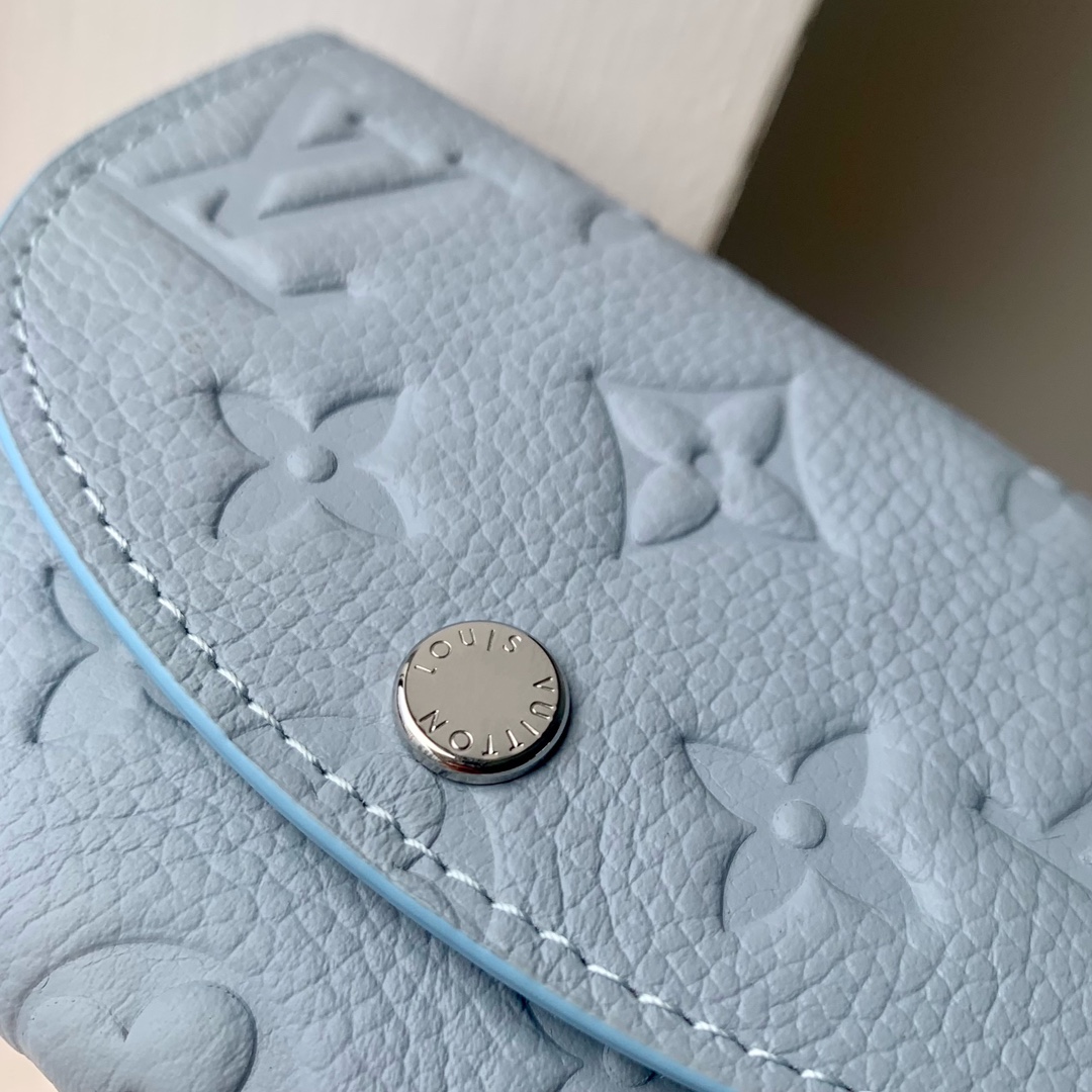 l**is V*t*n wallet-11 x 8 x 2.5cm