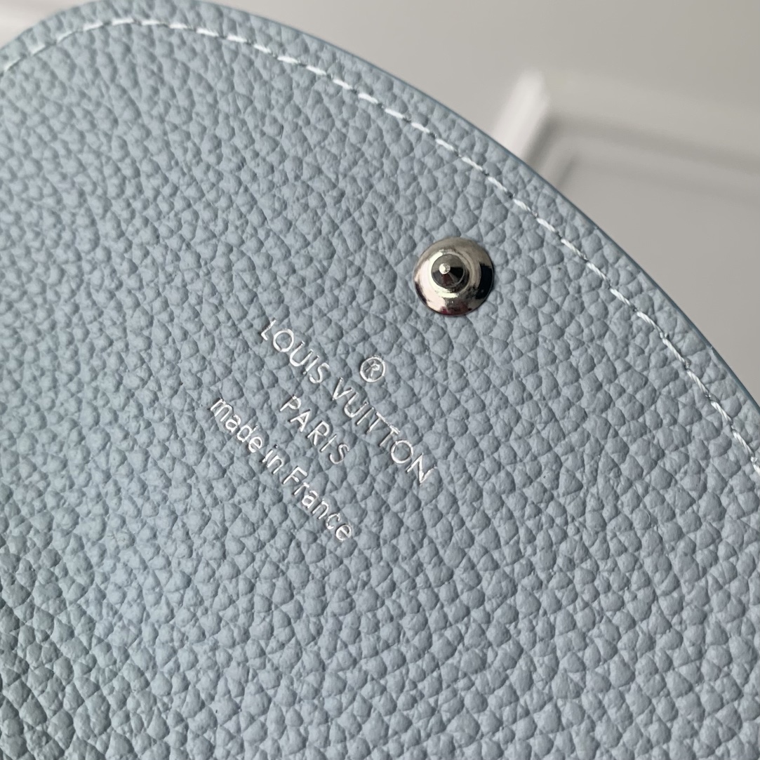 l**is V*t*n wallet-11 x 8 x 2.5cm