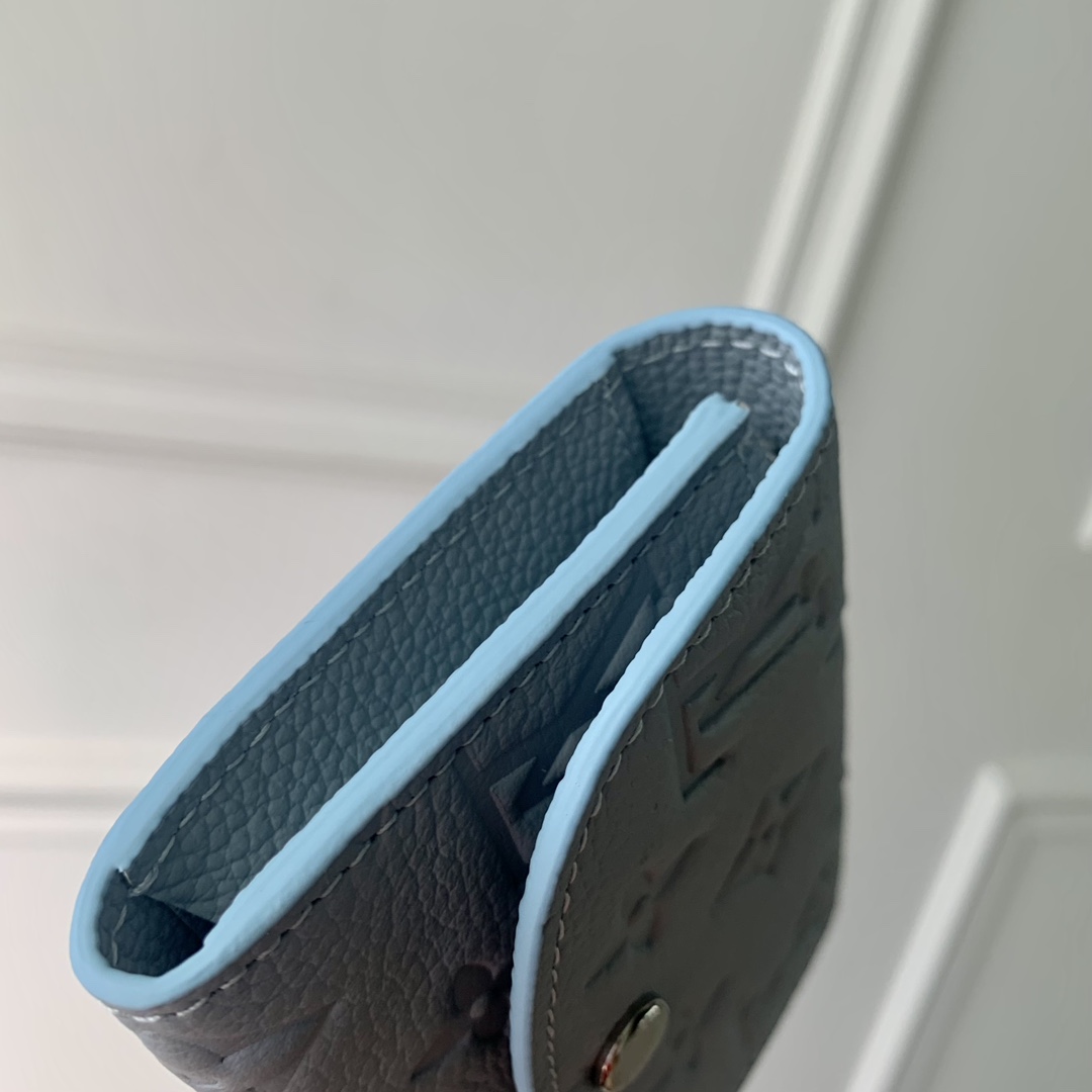 l**is V*t*n wallet-11 x 8 x 2.5cm