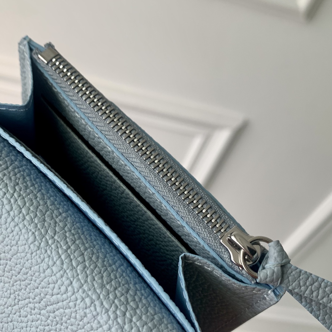 l**is V*t*n wallet-11 x 8 x 2.5cm