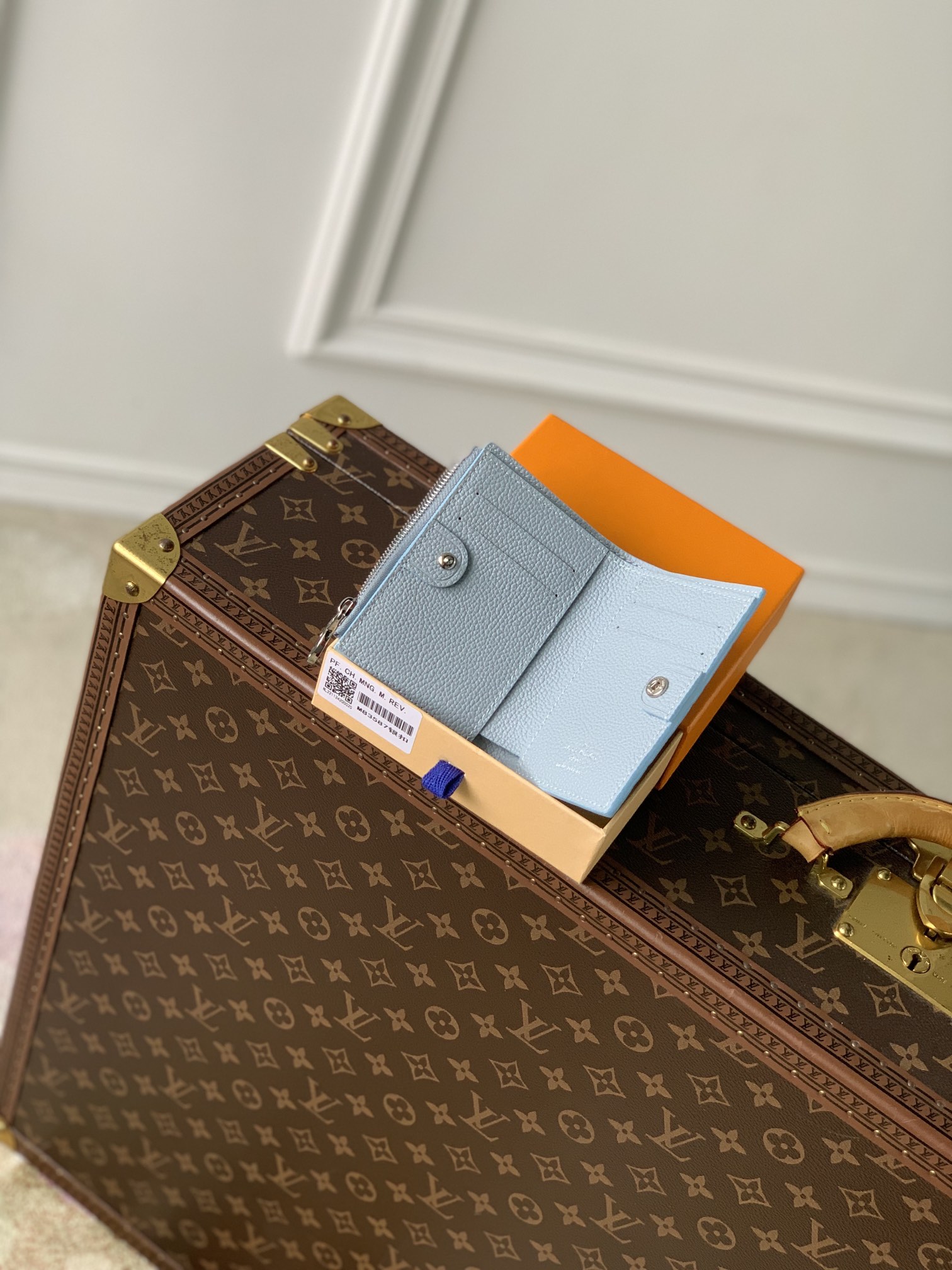 l**is V*t*n wallet-9 x 11.5 x 1.5cm