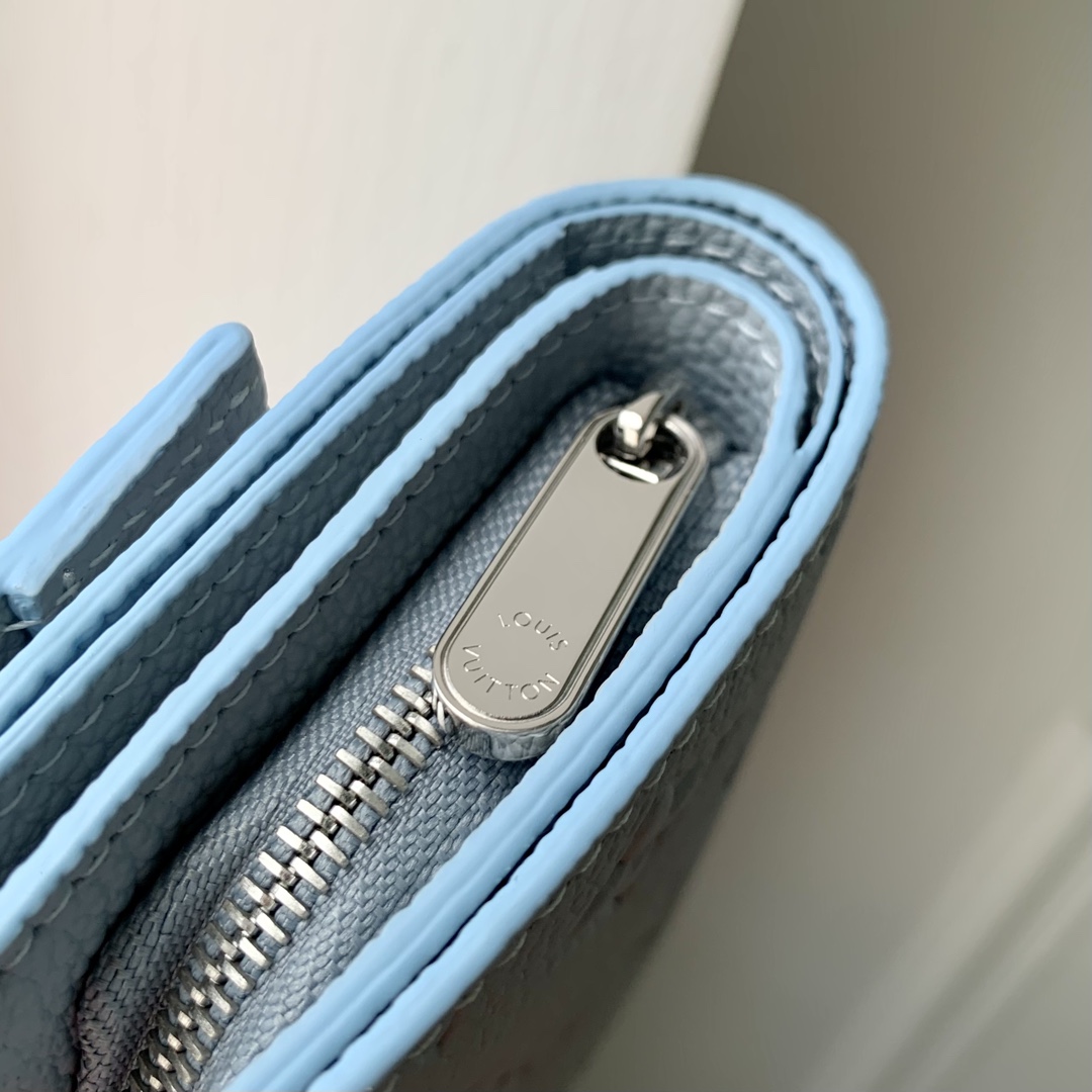 l**is V*t*n wallet-11.5 x 8.5 x 4cm