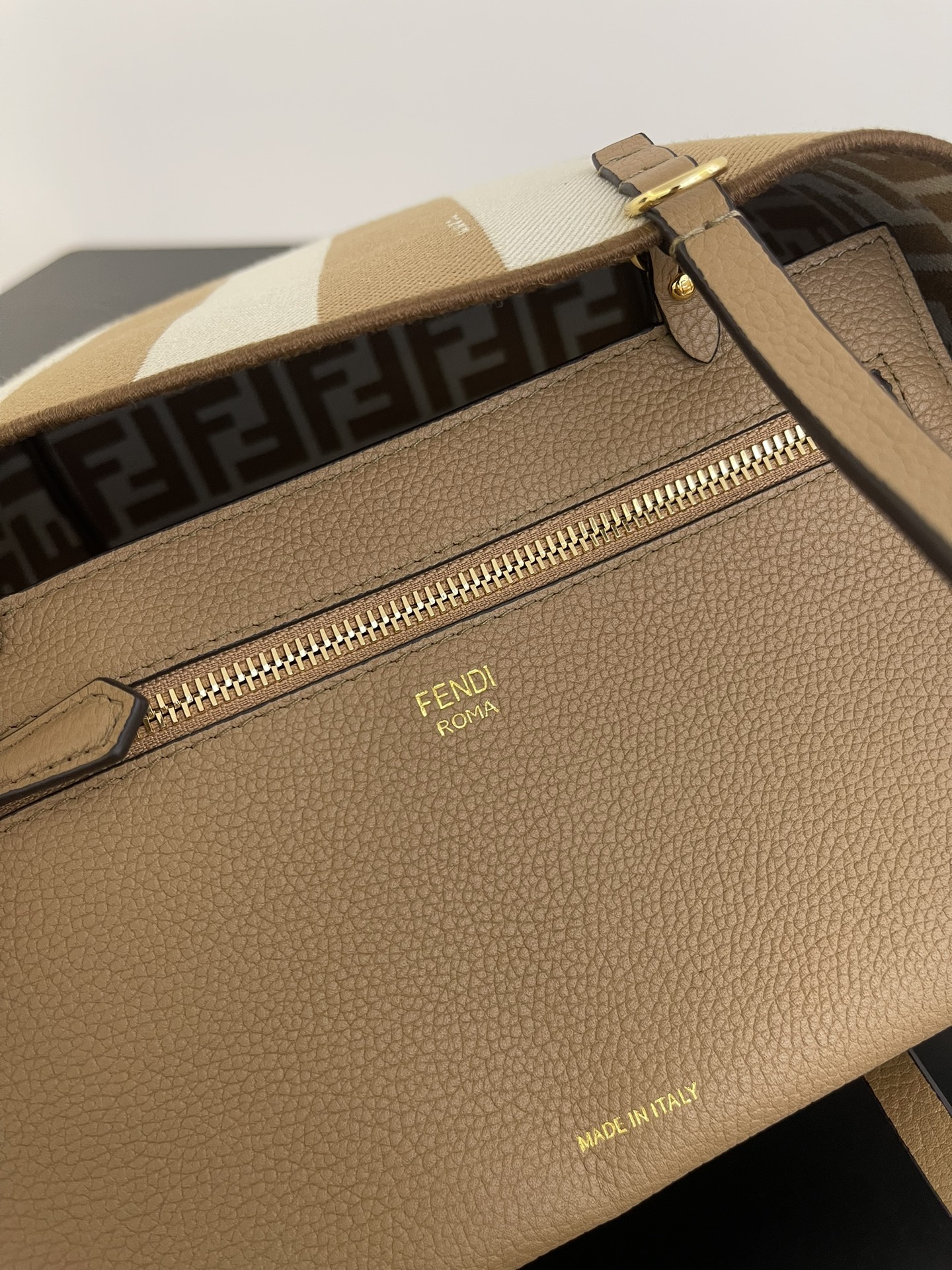 F**di tote-22x14x18cm