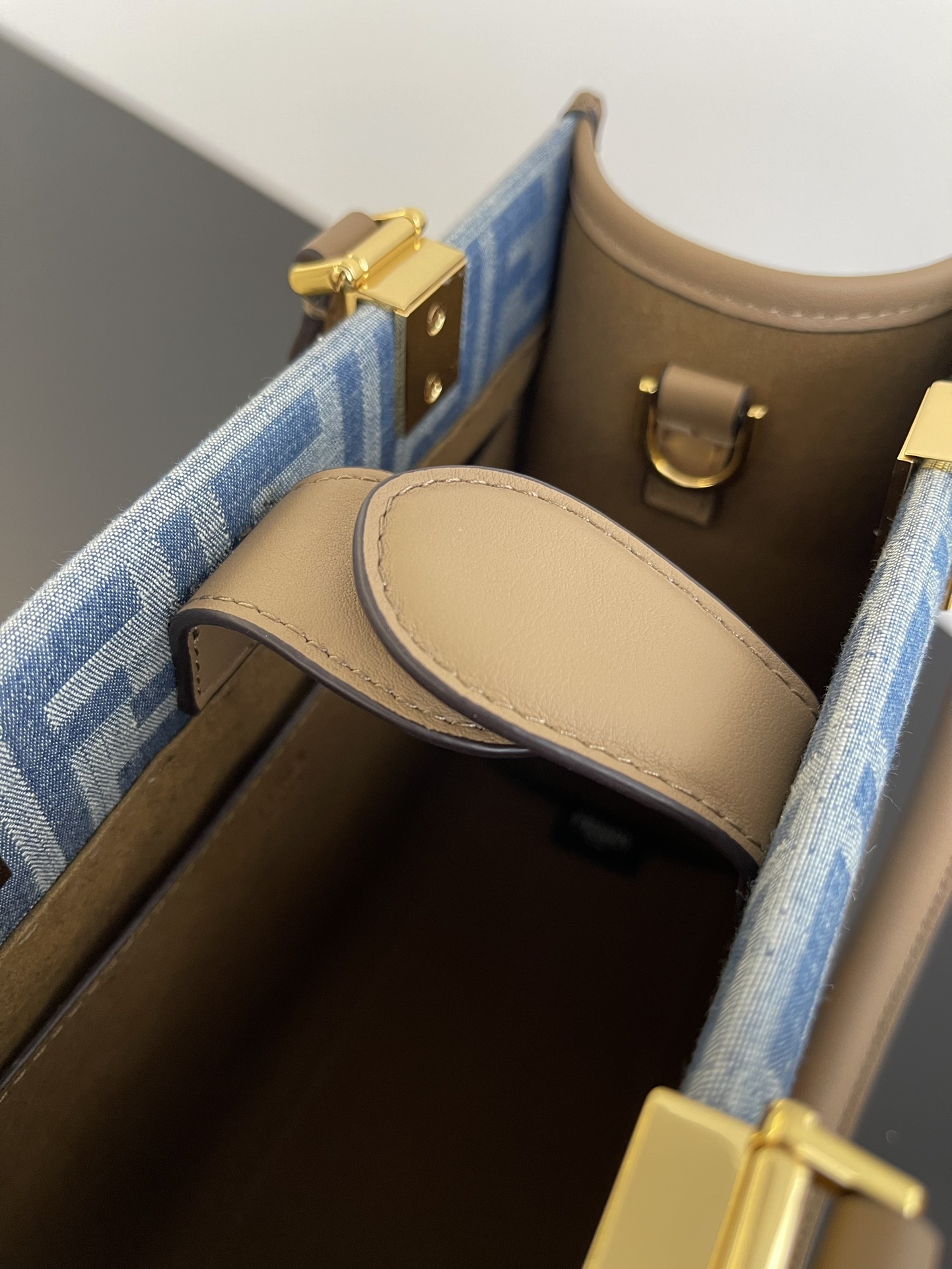 F**di tote-25.5x12x22.5cm