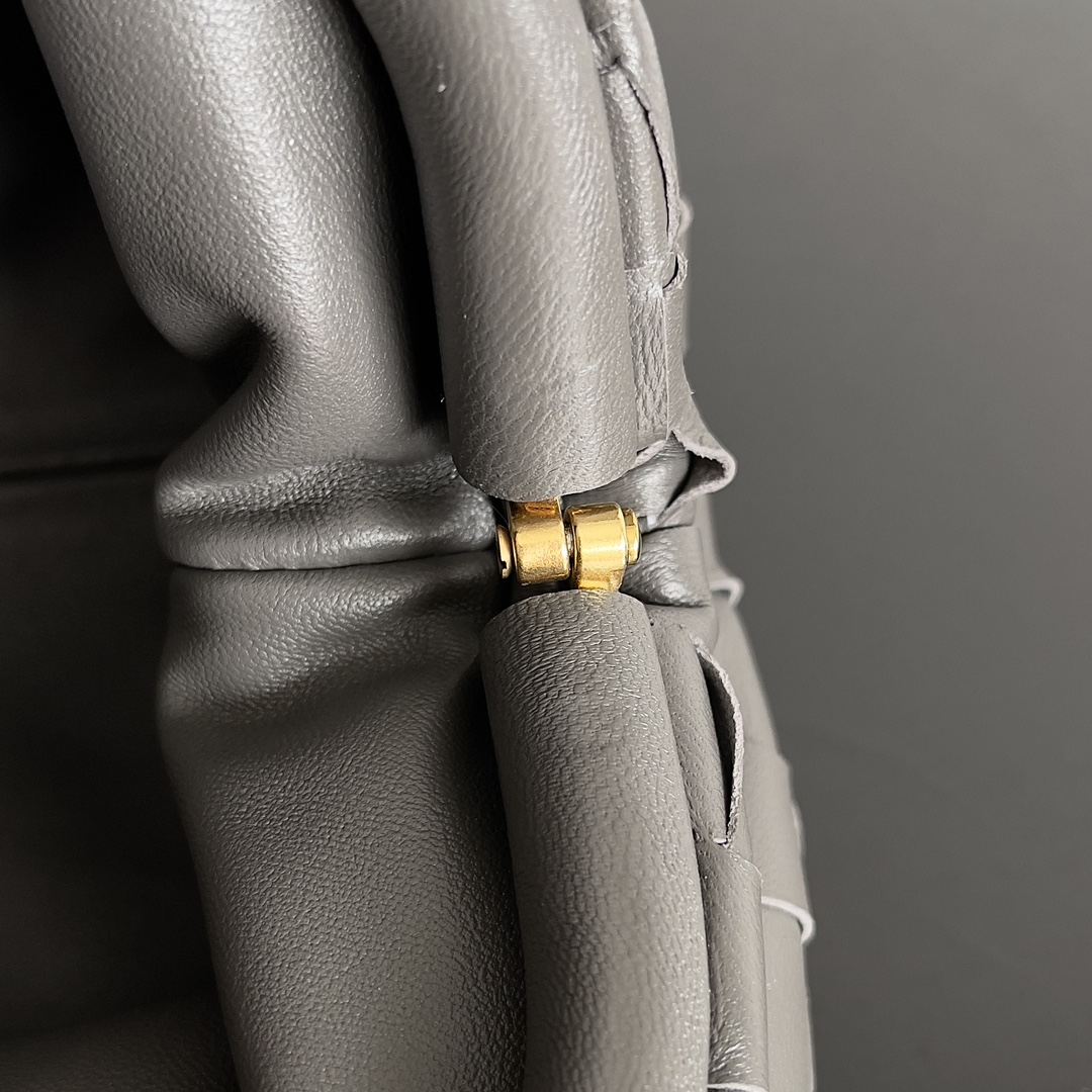 Bo*te*ga ve*ne*ta the pouch bag-22*9cm