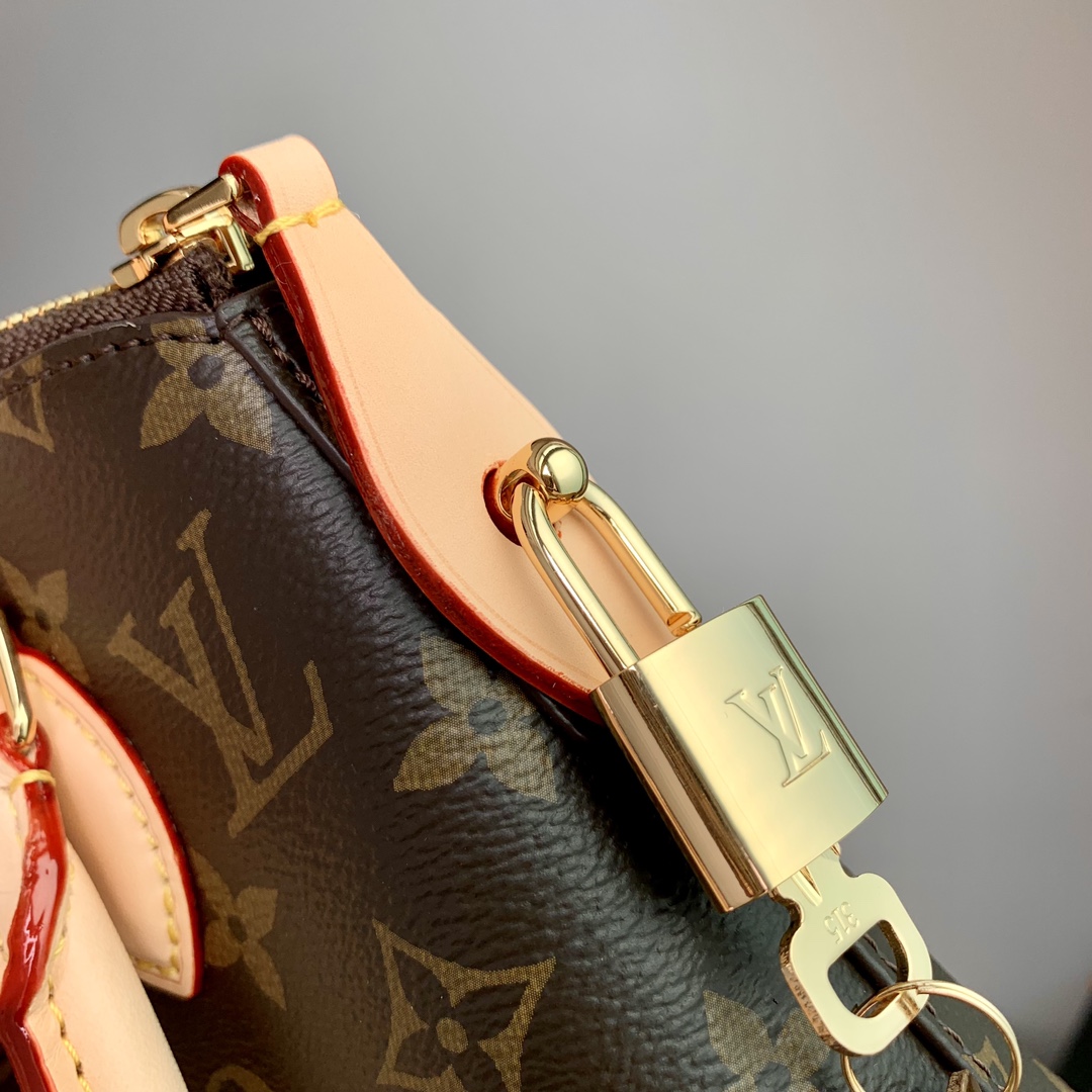 l**is V*t*n lockit bb bag-15 x 19 x 7cm