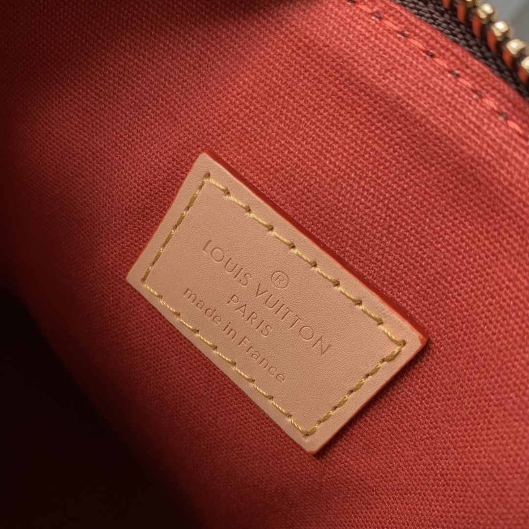 l**is V*t*n lockit bb bag-15 x 19 x 7cm