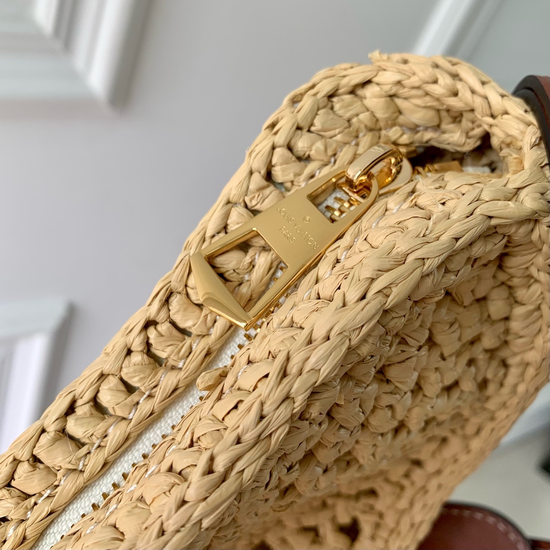 l**is V*t*n croissant -m24811 x 15 x 5cm