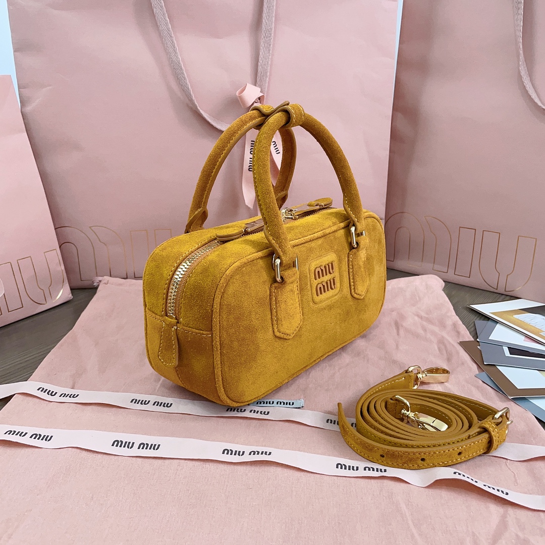 MiuMiu Top Handbags-22X10.5X7.5CM