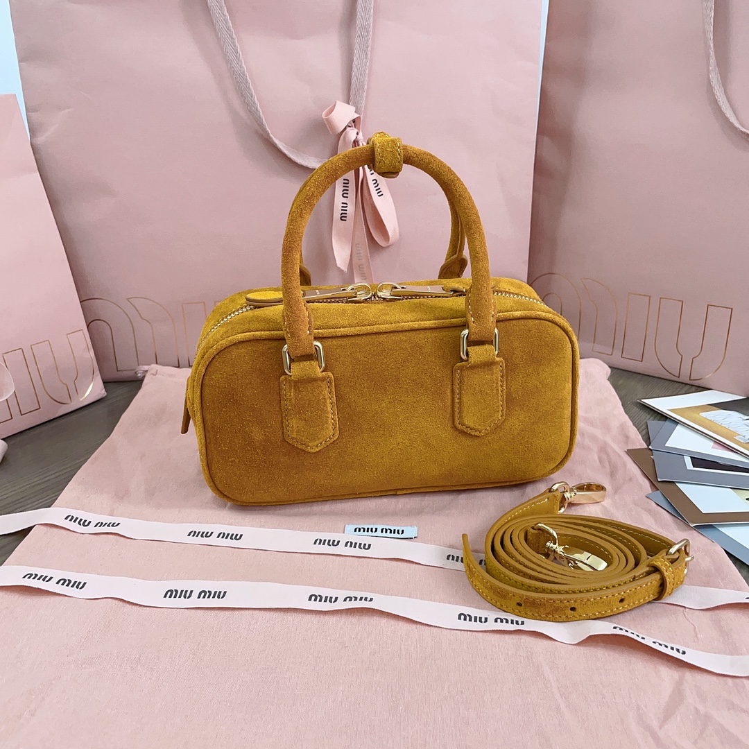 MiuMiu Top Handbags-22X10.5X7.5CM