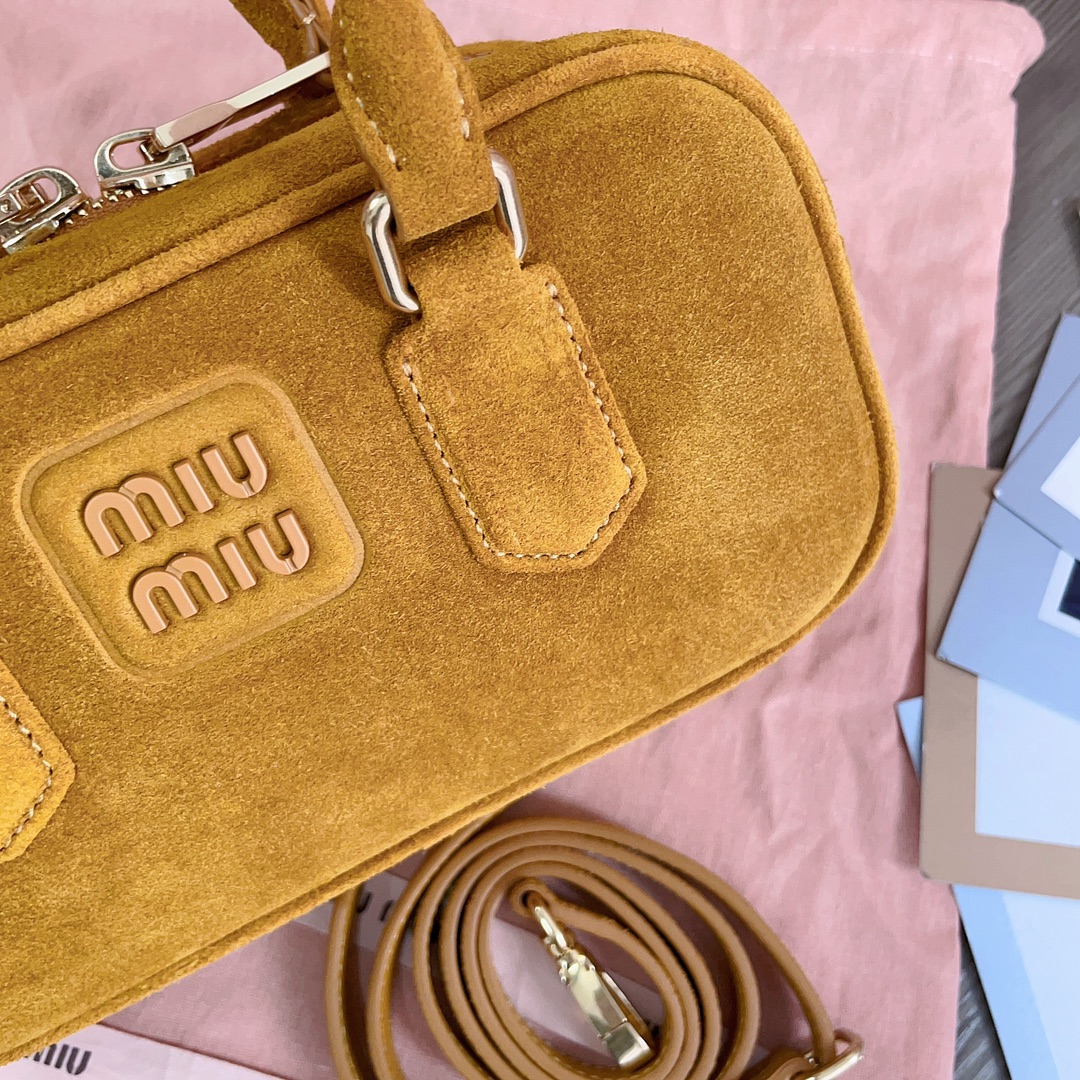 MiuMiu Top Handbags-22X10.5X7.5CM