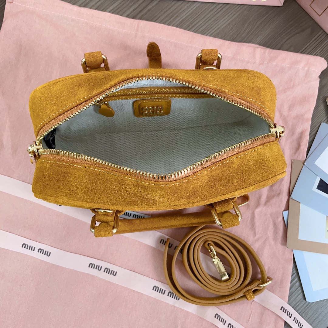 MiuMiu Top Handbags-22X10.5X7.5CM