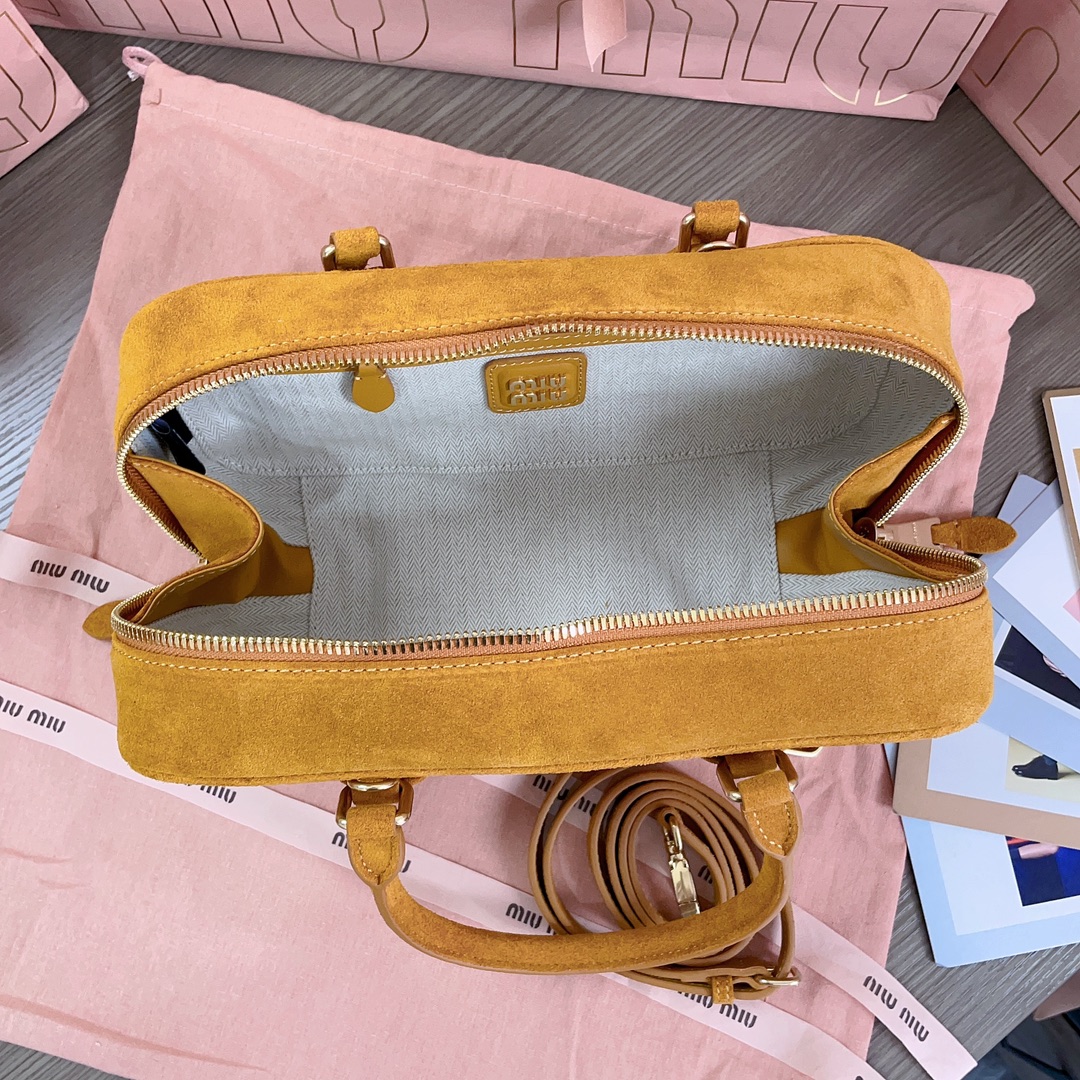 MiuMiu Top Handbags-27X12X9CM