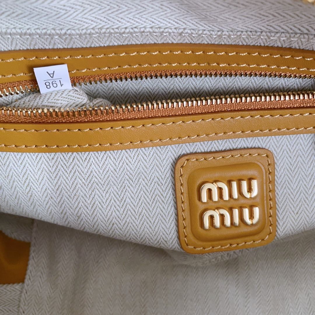 MiuMiu Top Handbags-27X12X9CM