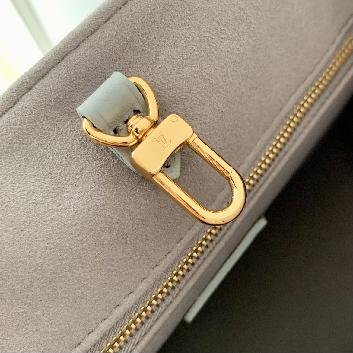 l**is V*t*n onthego handbag-25*19*11.5 cm