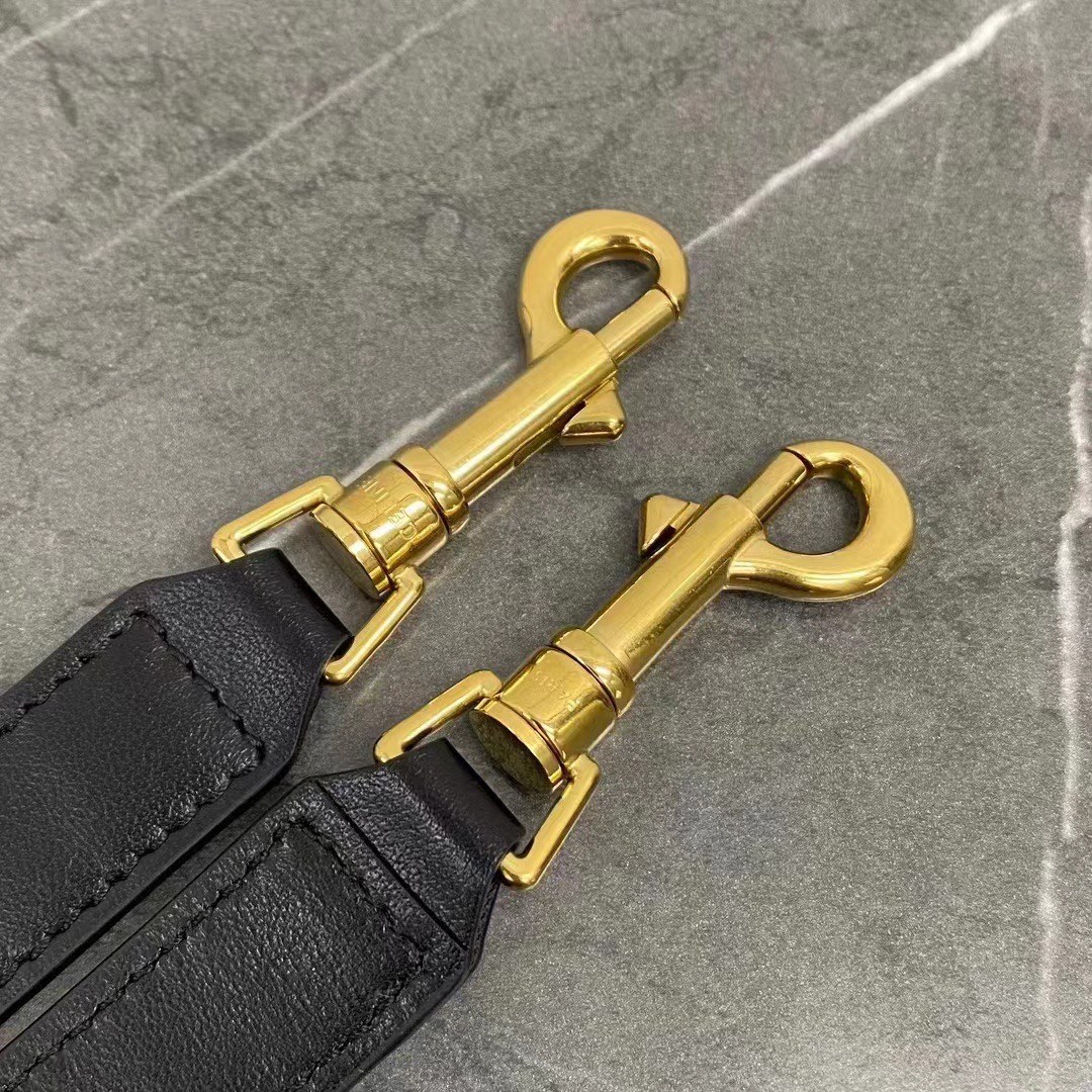 Ce**e triomphe l**ise bag-23.5x24x16cm