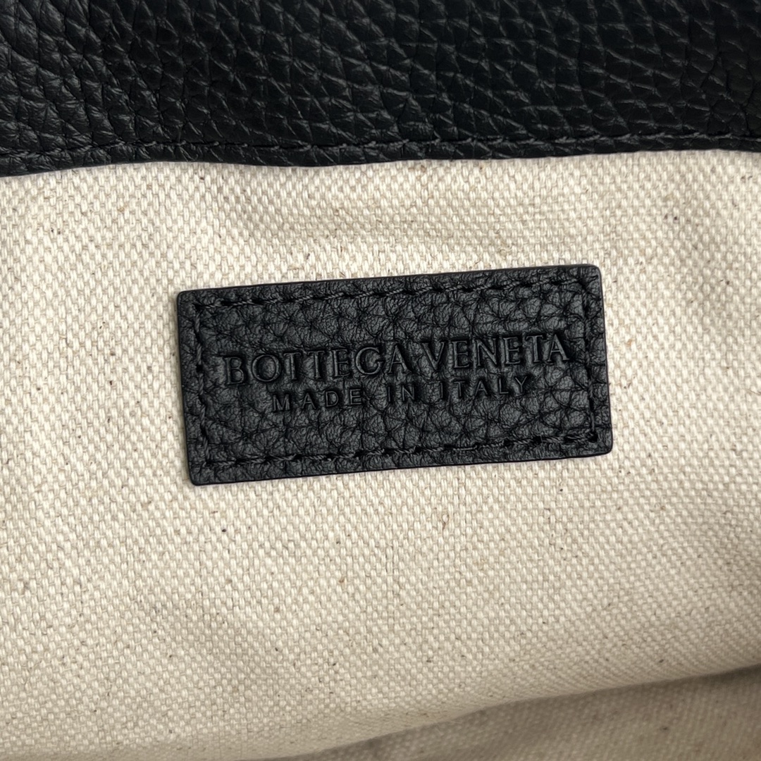 Bo*te*ga ve*ne*ta diago pouch-33x23x2cm