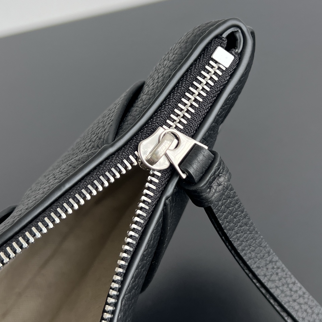 Bo*te*ga ve*ne*ta diago pouch-25x16.5x2cm