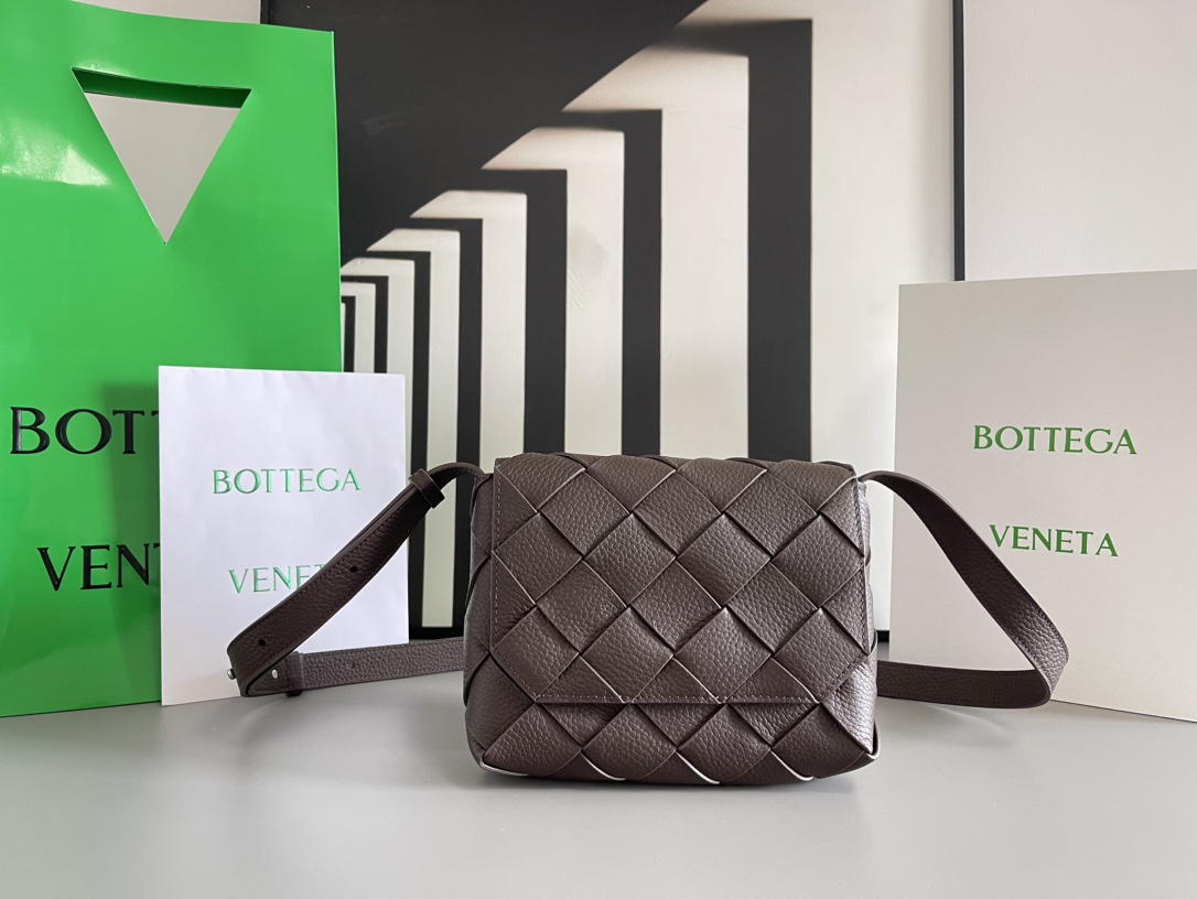 Bo*te*ga ve*ne*ta diago pouch-25x16.5x2cm