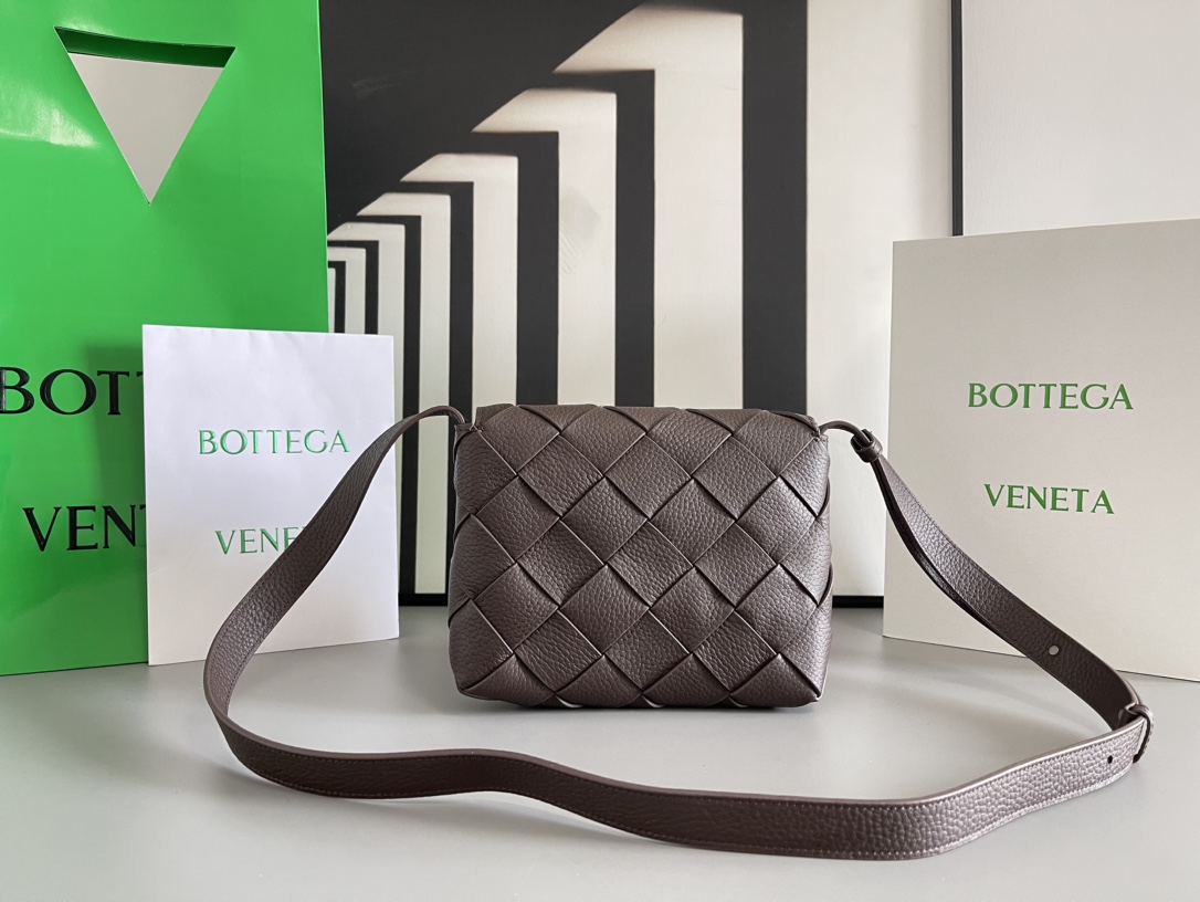 Bo*te*ga ve*ne*ta diago pouch-25x16.5x2cm