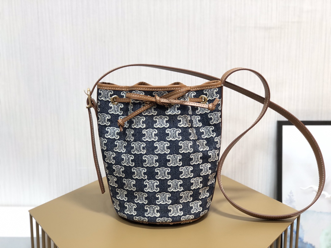Celin Cabas Triomphe Bucket14X 21 X 14CM