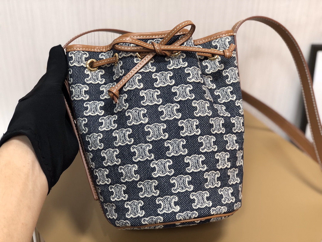 Celin Cabas Triomphe Bucket14X 21 X 14CM