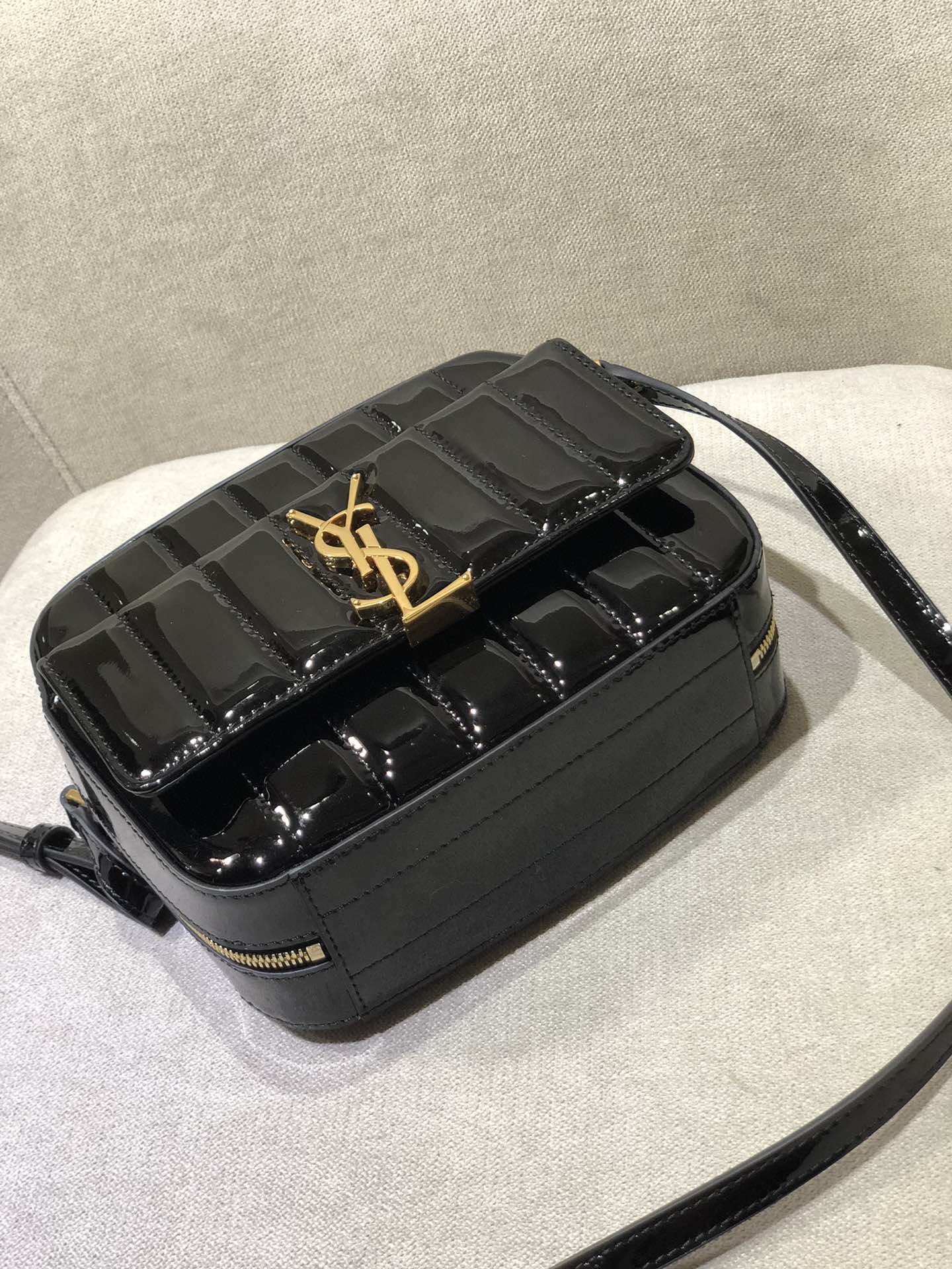 YSL Vicky Chain Bag-18*13*6CM
