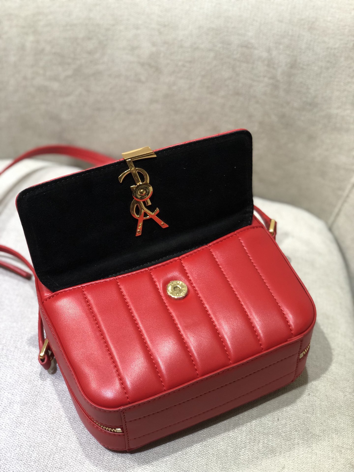 YSL Vicky Chain Bag-18*13*6CM