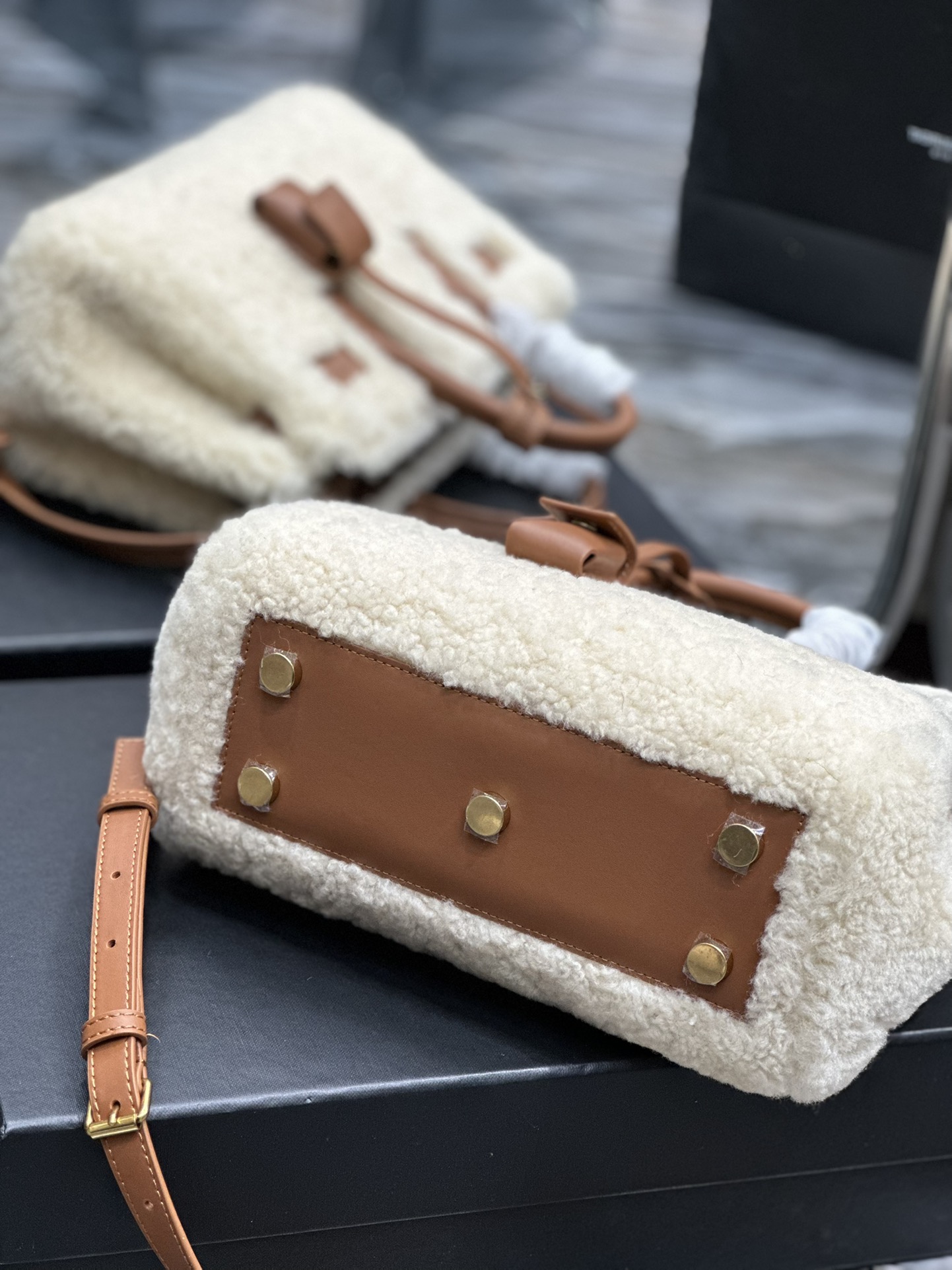 YSL Sac De Jour-22x18x11CM